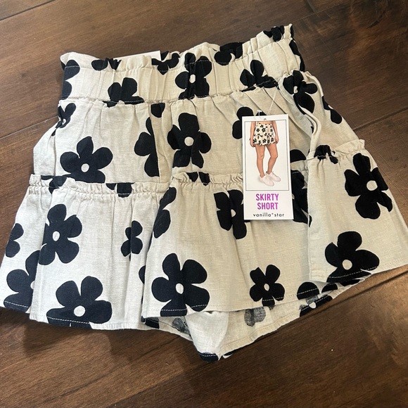 Vanilla Star Black and Cream Skirty Short - Picture 3 of 3